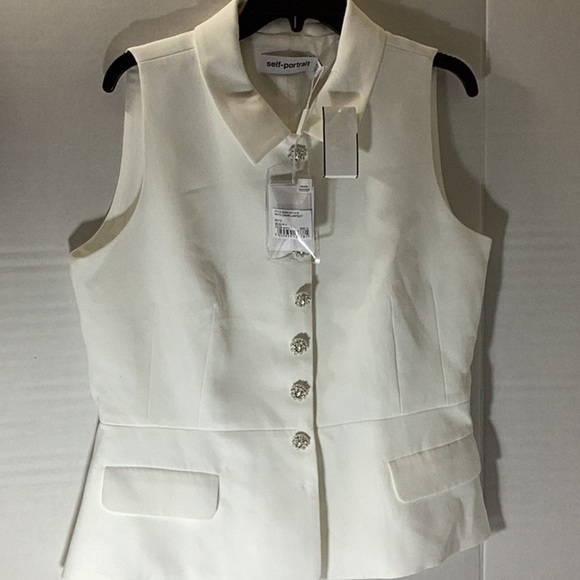 Self-Portrait
Button up vest top sleeveless with placket in white - Picture 7 of 12